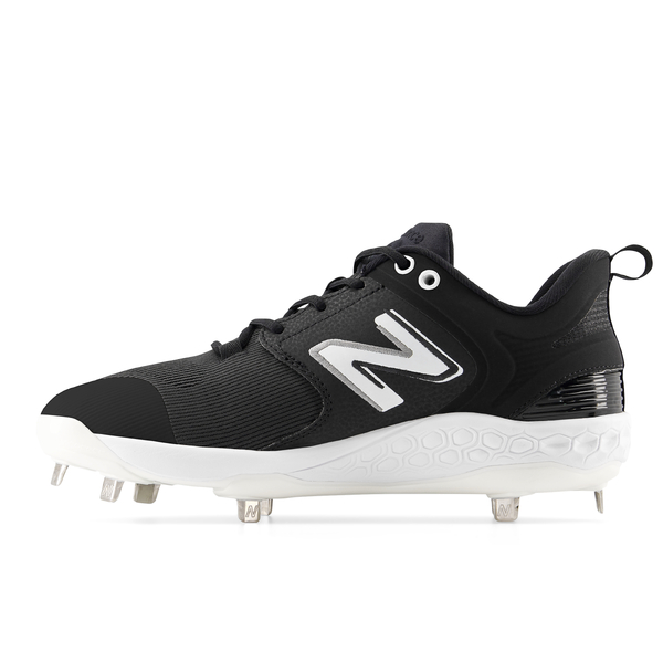 All black hot sale new balance cleats